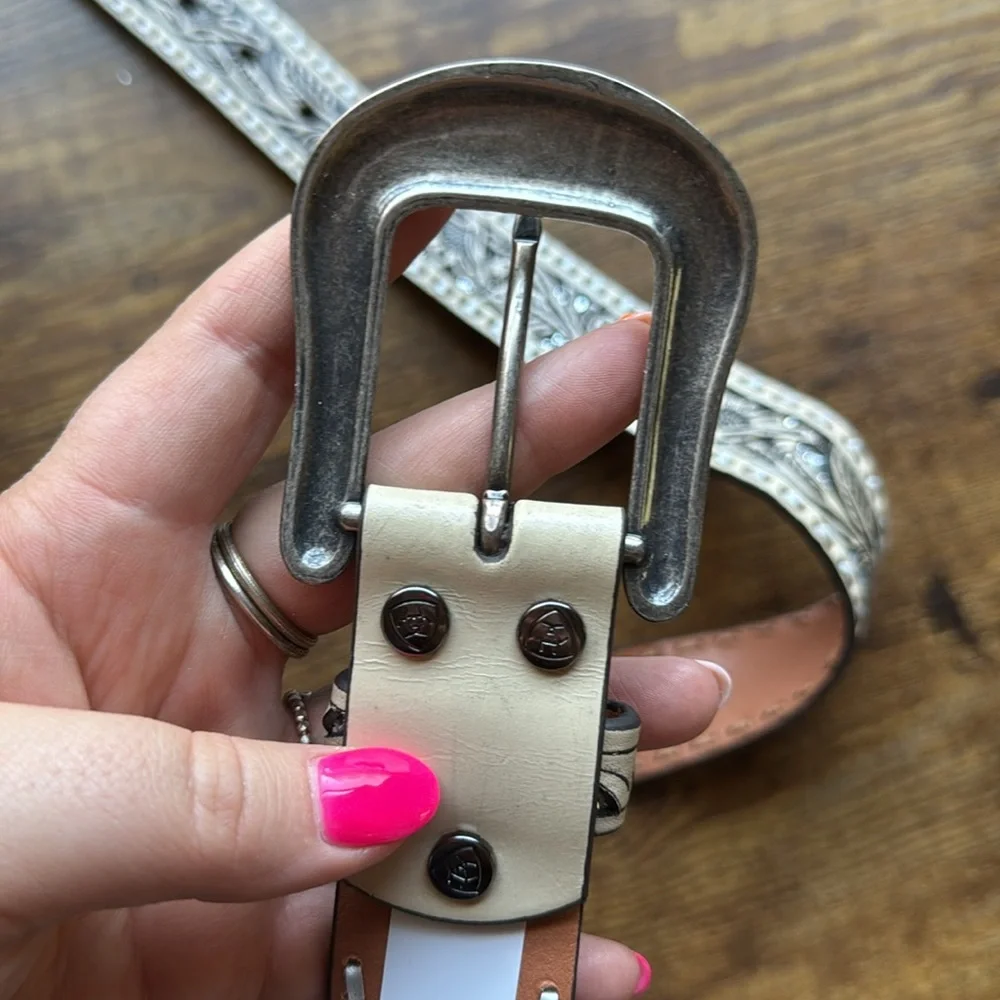 Ariat Size Medium Elegant Genuine Leather Silver and Tan Women's Buckle Belt